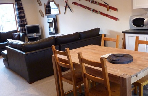 Aviemore Cottage | Cosy warm & welcoming modern cottage 1 mile from Aviemore centre - pet friendly