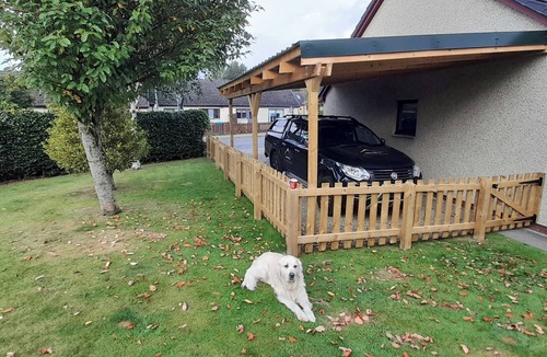 Aviemore Cottage | Cosy warm & welcoming modern cottage 1 mile from Aviemore centre - pet friendly