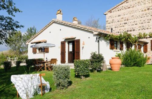 Radicofani Apartment | Cottage Assolata overlooking the Orcia valley in Tuscany