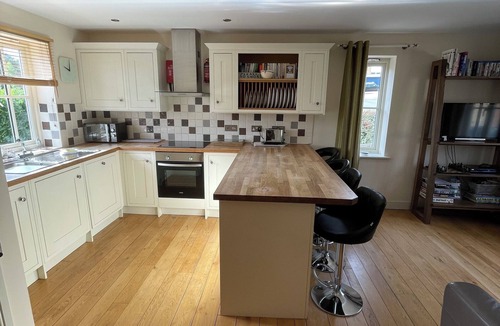 Badby Cottage | Cottage In Great Central Village Location. Country Walks Available.