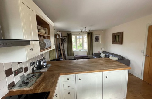 Badby Cottage | Cottage In Great Central Village Location. Country Walks Available.
