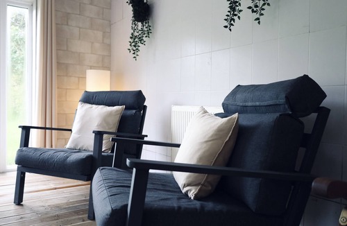 Earls Barton House | Country Retreat with Private Spa Pool & Sauna