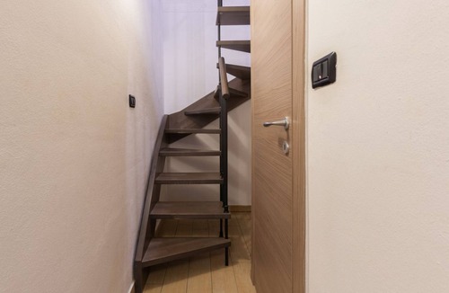 Bolognina Apartment | Cozy 35 sqm apartment, which can comfortably accommodate two people, located on the ground floor of a building without a lift with independent entrance. The property is close to the center (15 minutes by bus) and in a strategic position to reach the fair