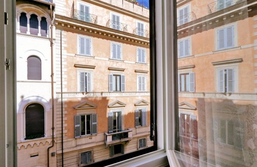 Rione III Colonna Apartment | Cozy apartment for 6 near Piazza di Spagna
