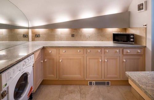 Warwick Apartment | Cozy flat with patio in the Heart of Pimlico
