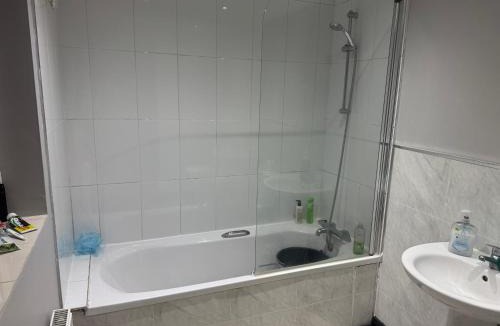 Belfast House | Cozy Private Room with Shared Amenities