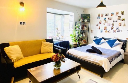 Bowes Apartment | Cozy Studio for 2 near Ally Pally & Tottenham stadium - parking available