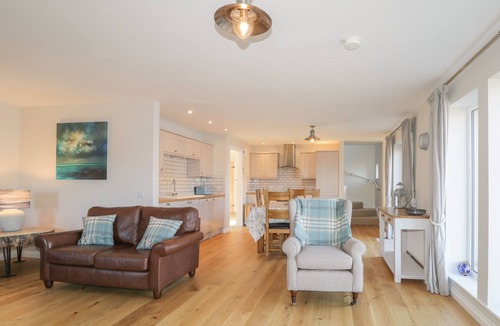 Breakish Cottage | CUILLIN SHORES, family friendly, with open fire in Broadford