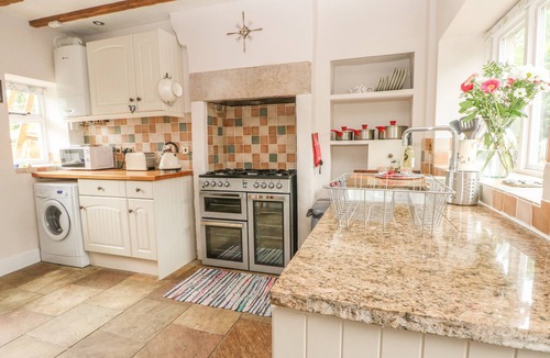 Wirksworth Cottage | CUTLERS COTTAGE, pet friendly, country holiday cottage in Wirksworth