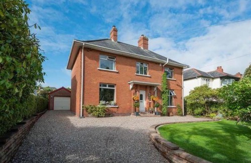 Belfast Central District Apartment | Delightful Family Home