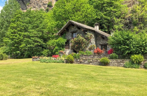 Croveo House | Detached 3½-room rustico with spacious and well-kept garden plot