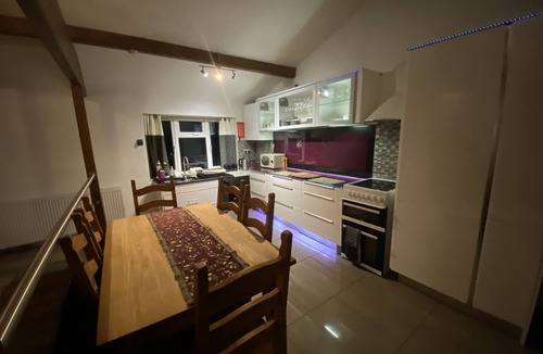 Darenth House | Detached house in private road , 5minutes M25