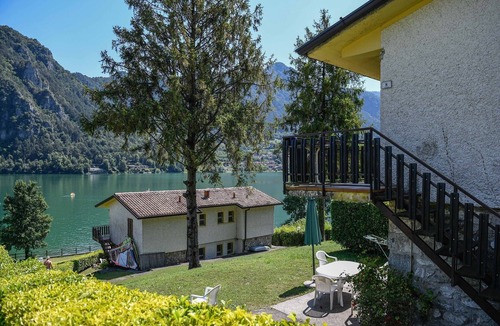 Idro Apartment | Directly on the lake with terrace for seven people