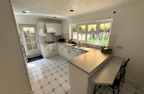 Bray on Thames House | Discover Heaven's Way Heathrow: 25% Off! Near Windsor Castle, Legoland, Windsor!