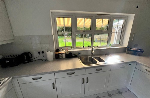 Bray on Thames House | Discover Heaven's Way Heathrow: 25% Off! Near Windsor Castle, Legoland, Windsor!