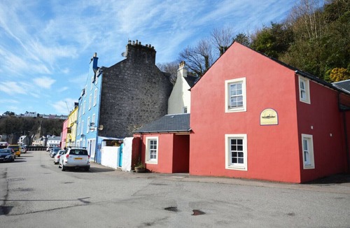 Tobermory Apartment | Dolphin Apartment located on Tobermory High Street