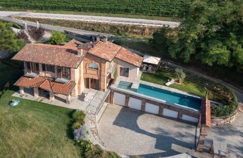 Verduno Apartment | Domus in Cauda - Pool Langhe View - Free Parking & Wi-Fi