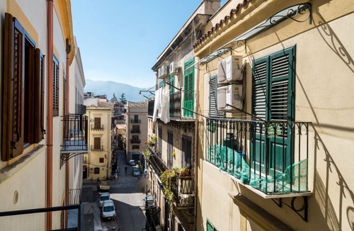 Monte di Pieta Apartment | Domus Sicily - Sant'Agostino Apartment - Spacious apartment 3 bedrooms ensuite