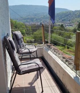 Purasca House | Doppelzimmer mit Gemeinschaftsbad - und Küche
