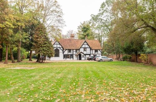 Bray on Thames House | Dorney Windsor Legoland 5 Star Stay for upto 14 guests