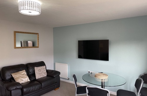 Longcroft House | Double bedroom in a brand new shared property, 3 miles away from airpo