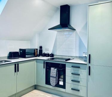 Dover Apartment | Dover Castle & Port, on-site parking, lovely quiet area
