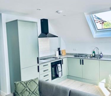 Dover Apartment | Dover Castle & Port, on-site parking, lovely quiet area