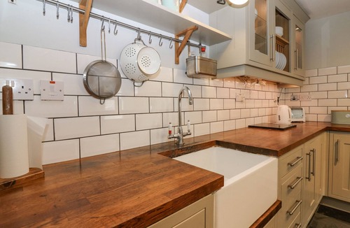 Falkland Cottage | DUNIRA, pet friendly, character holiday cottage in Falkland