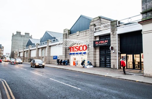 Leith Apartment | Edinburgh City Center Coady Apartment SLEEPS 5 FREE CAR PARK SPACE