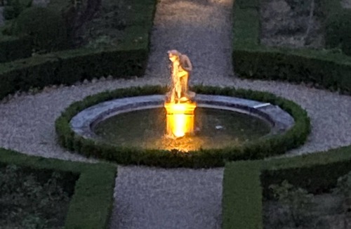 Oltrarno House | Elegant 3 bedroom apt, in historical Villa, shared pool, parking, 3km to Center