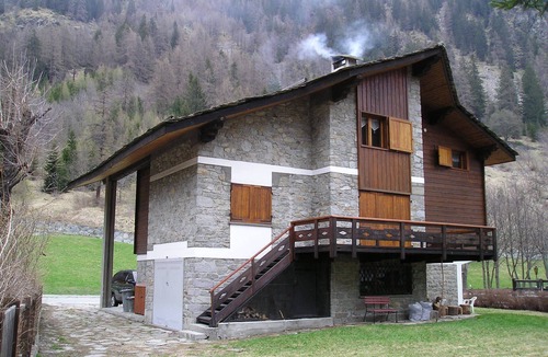 Gressoney-Saint-Jean Apartment | Elegant apartment in typical chalet with garden