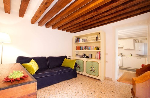 Cannaregio Apartment | Elegant apartment with romantic canal view