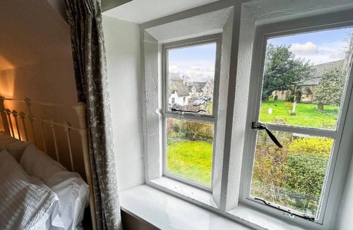 Bretforton Cottage | Enchanting 17th Century Cotswold Cottage in the beautiful village of Bretforton
