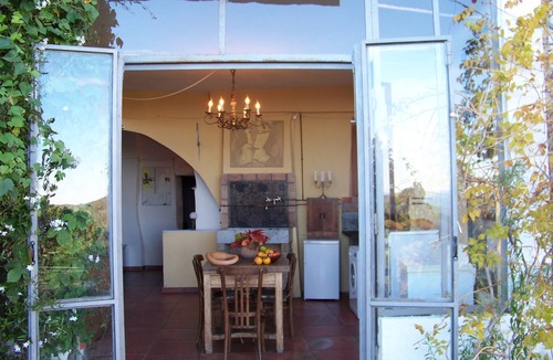 Villa Talla Apartment | Enchanting apartment with sea views and garden, wifi