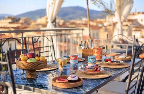 Santa Maria Novella Apartment | ENCHANTING PENTHOUSE with a breathtaking 360 degrees Panoramic View in the Heart of Florence