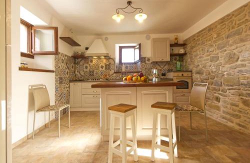 Carpegna House | Escape with Pool & WiFi