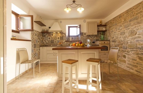 Carpegna House | Escape with Pool & WiFi
