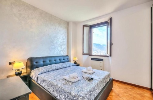 Villanuova sul Clisi Apartment | Esclusiva Vista Lago con Piscina e Parcheggio -Salò-