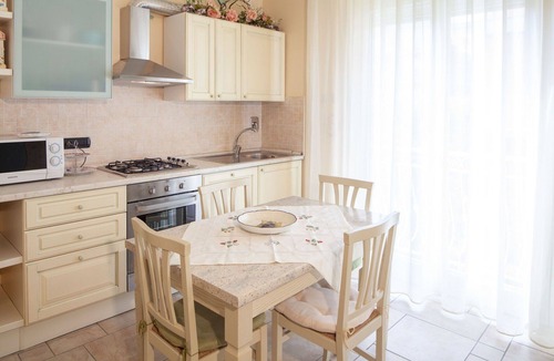 Diano Marina Apartment | Evelyn - cozy, for 5, in town centre, 500 metres from the beach, with parking