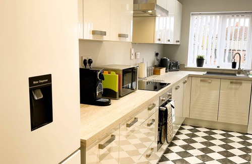 Olton House | *Exclusive* Modern, Stylish 3-bed, sleeps 6 -Birmingham,Solihull,NEC,Airport,HS2
