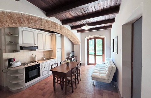 Poreta House | EXCLUSIVE POOL-OPEN ALL YEAR/SPOLETO BIOFARM-SLEEPS 8/WALK TO SHOPS, BAR ETC