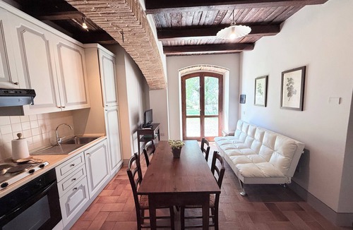 Poreta House | EXCLUSIVE POOL-OPEN ALL YEAR/SPOLETO BIOFARM-SLEEPS 8/WALK TO SHOPS, BAR ETC