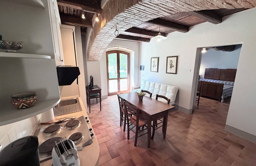 Poreta House | EXCLUSIVE POOL-OPEN ALL YEAR/SPOLETO BIOFARM-SLEEPS 8/WALK TO SHOPS, BAR ETC