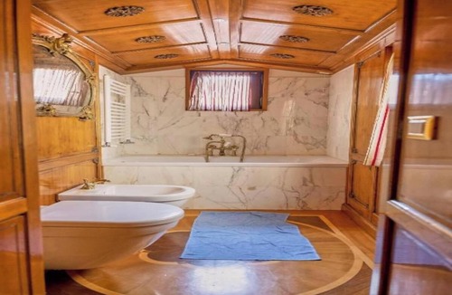 Santa Croce Apartment | Experience Authentic Venice Luxurious Apartment in Historic Noble Floor
