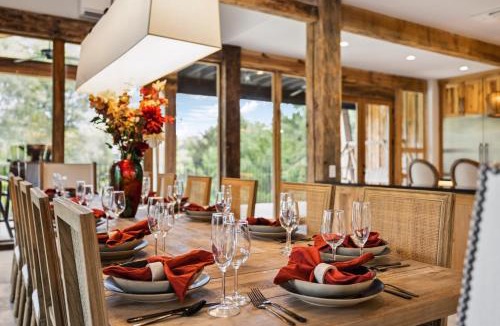 Franklin Villa | Extraordinary Manor at Dark Horse Estate