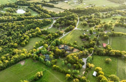 Franklin Villa | Extraordinary Manor at Dark Horse Estate