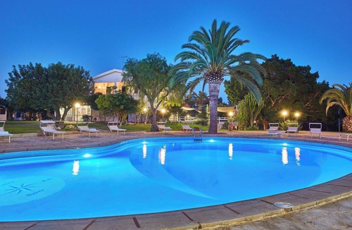 Modica Villa | Family Villa Morenanoemi with Sea View, Pool, Garden, Terrace & Balcony