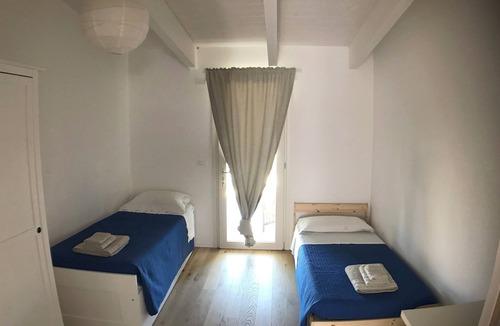 Ostra Other | Farmhouse - APIS IN TABULA - Nestled in the tranquility of the rolling hills.