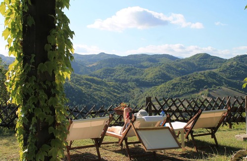 Urbino Apartment | Farmhouse in the hills. Dependance for 4/6 people. Panoramic view!