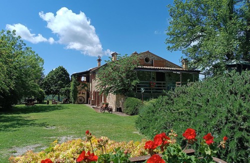 Urbino Apartment | Farmhouse in the hills. Romantic flat for 2 people. Panoramic view!
